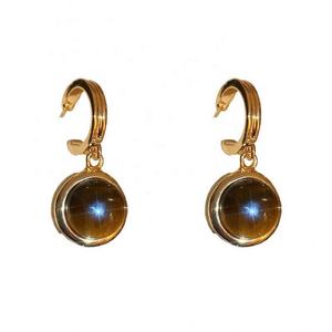 Boucles d'oreilles clous Cecillia en acier inoxydable plaqué or 14 carats, géométriques, tendance, personnalisées, sur mesure, pour femme, idéales pour les fêtes - Product Image 5