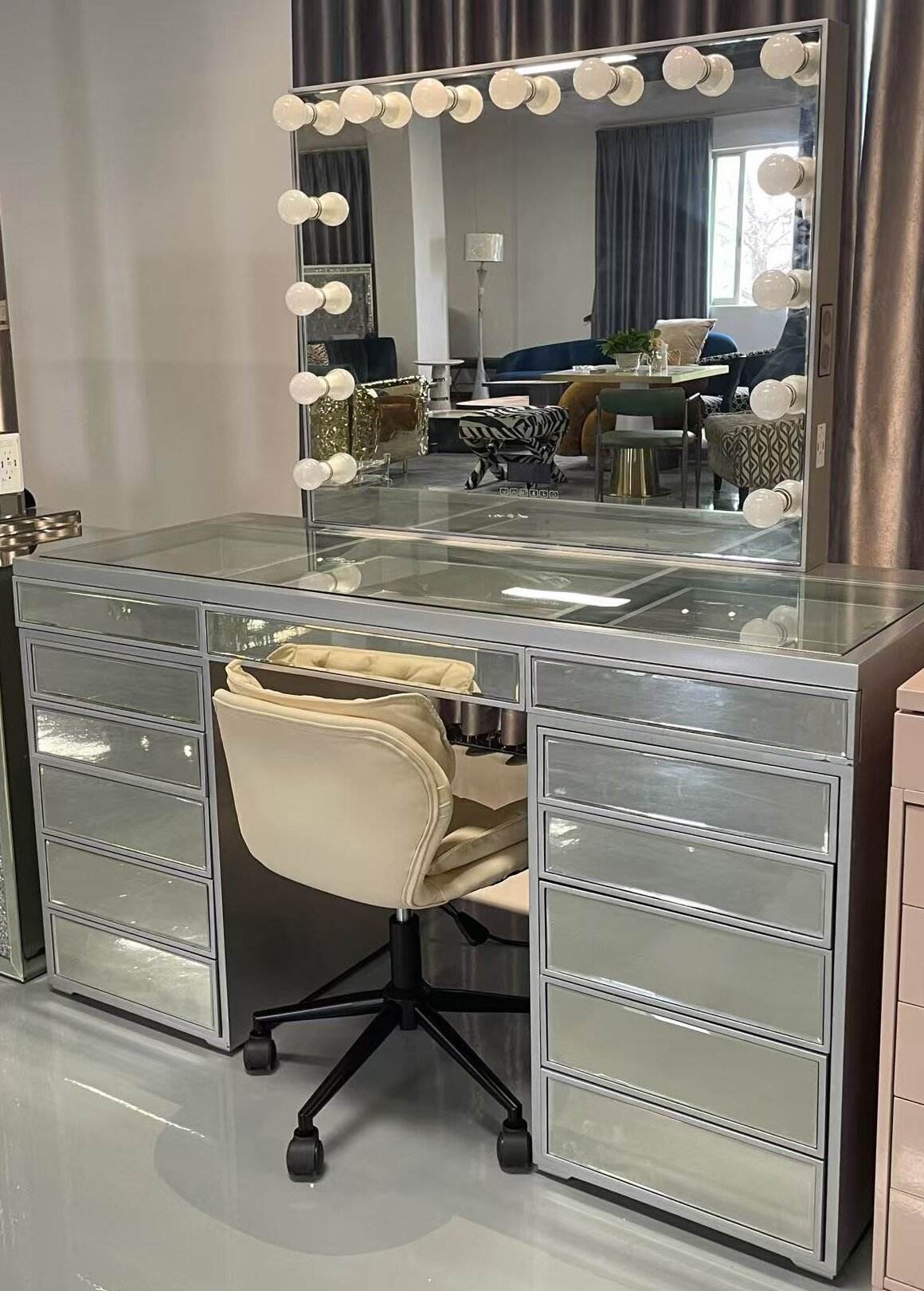 13 Drawer Mirrored Dressing Table