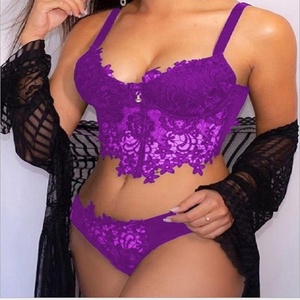 Set di lingerie a due pezzi con <span class=keywords><strong>reggiseno</strong></span> in <span class=keywords><strong>pizzo</strong></span> <span class=keywords><strong>nero</strong></span> ricamato a marchio privato - Product Image 5
