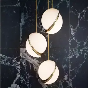 Moderne minimalistische halbmond-einzelkopf-kleine kronleuchter glaskugel rund led-anhängerlampe für schlafzimmer