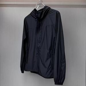 Veste Coupe-Vent Légère d'Été Décontractée Unisexe pour Homme et Femme Vêtement d'Extérieur à Capuche et Col Montant avec Fermeture Éclair Protection Solaire pour Couple - Product Image 6
