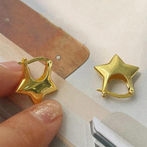 Orecchini a Cerchio E4206 Star Dorati Minimalisti Unisex per Uso Quotidiano Gioielli Raffinati - Product Image 3