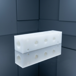 Bloc de distribution en POM blanc usiné CNC de précision sur mesure, pièces OEM ODM en gros fabriquées au Vietnam - Product Image 1