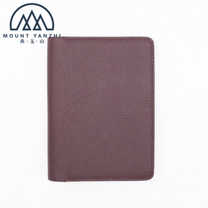 Cartera de viaje de cuero genuino Sublimación personalizada RFID Pasaporte Logo en relieve Elegante Tarjeta de viaje de negocios Porta Pasaporte - Product Image 5