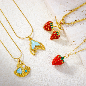 Nueva Cadena de clavícula de acero inoxidable que no se desvanece, collar con colgante de fresa que gotea aceite rojo de fruta dulce a la moda - Product Image 4