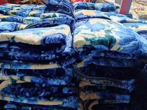 Ensemble de couvertures en raschel de luxe 4 pièces, taille king, double couche, couverture épaisse en peluche, ensemble de literie, vente en gros directe d'usine - Product Image 3