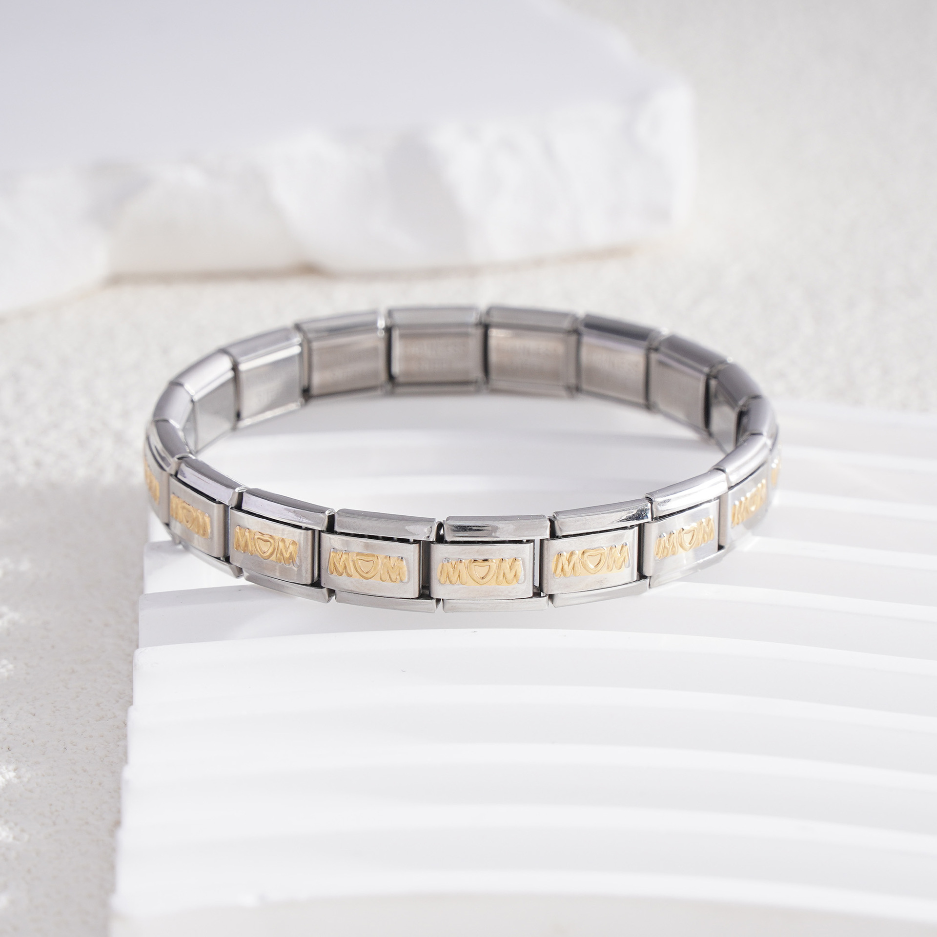 Pulsera Módulo MOM (Centro Dorado)