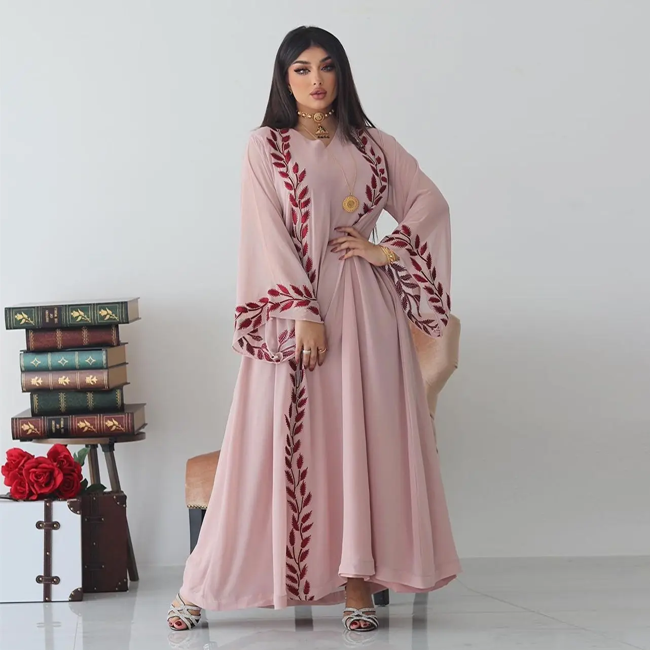 Dubai Modisch rosa Luxus Blatt Stickerei geschlossenes Abaya-Kleid Chiffon Hijab passend Sommer traditionelle muslimische Kleidung
