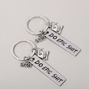 Vente en gros de porte-clés de remise de diplôme <span class=keywords><strong>2023</strong></span>, porte-clés « DO EPIC SHIT » pour la remise de diplôme, cadeau <span class=keywords><strong>2023</strong></span> pour lui et elle, porte-clés en métal gravé avec une lettre - Product Image 1