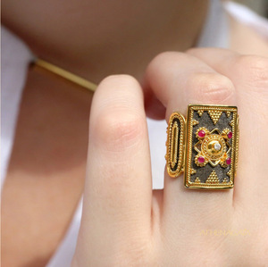 Anello a forma di scudo greco-romano, design vintage, gioiello unisex per uso quotidiano - Product Image 2