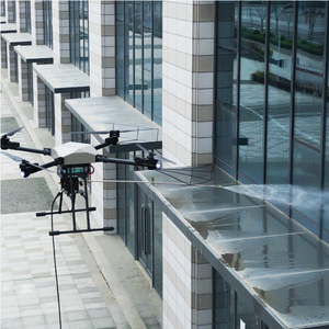 Drone de nettoyage alimenté par câble pour vitres, façades et panneaux solaires, lavage haute pression - Product Image 3