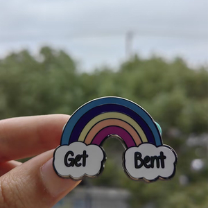 中国制造商高品质金属工艺礼品冲压镀金搪瓷翻领别针徽章 - Product Image 1