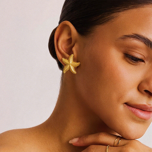 Pendientes de tuerca de estrella de mar chapados en oro de 18 quilates de acero inoxidable 2025, nuevo diseño de verano, pendientes de playa a la moda para regalos - Product Image 2