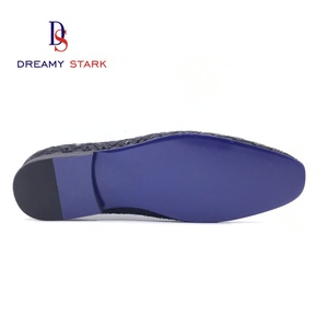 Zapatos Cómodos de Piel de Vaca Hechos a Mano de Alta Calidad y Durabilidad, con Diseño de Grabado de Diamantes y Logotipo Personalizado - Product Image 5