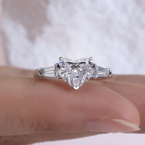 Anillo de Diamantes Cultivados en Laboratorio con Forma de Corazón en Oro de 18K Messi Jewelry MSR-1790 - Product Image 5