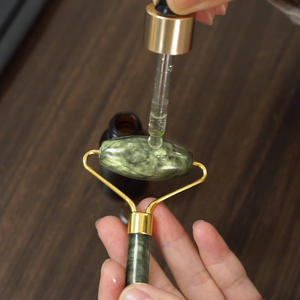 Vente en gros usine : Rouleau de jade vert Xiuyan naturel et ensemble Gua Sha Beauté, Rouleaux de massage facial pour la beauté - Product Image 6
