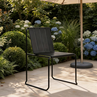 Chaise de salle à manger moderne en gros, résistante à la rouille, avec base en luge, assise en PP et pieds en métal, pour bistrot, extérieur, jardin, café, terrasse