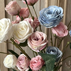 Bouquet di 6 Rose Marroni Delicate in Seta Sintetica, Accessorio Fotografico per Matrimoni, Studi Fotografici e Decorazioni Alberghiere - Product Image 3