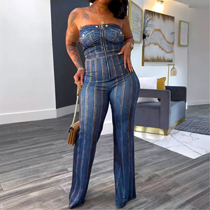 Mono elástico sin mangas con cuello halter y estampado vaquero, con piernas acampanadas, a la moda - Product Image 2