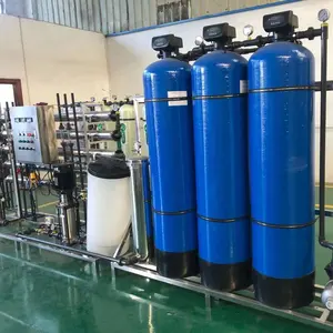 ماكينات معالجة مياه الشرب الصناعية بقدرة 500 لتر بالساعة 1000 لتر بالساعة ، معدات معالجة مياه الشرب النقية عالية الجودة
