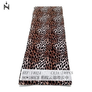 Sciarpa Lunga in Broccato con Stampa Leopardata 90x180cm, Accessorio di Moda per Donne - Product Image 3