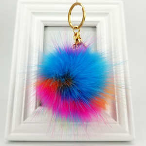 Porte-clés pompon arc-<span class=keywords><strong>en</strong></span>-ciel <span class=keywords><strong>2022</strong></span>, pendentif fantaisie, adorable boule colorée <span class=keywords><strong>en</strong></span> fausse fourrure - Product Image 3