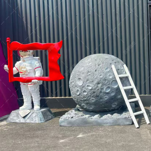 Escultura de Astronauta de Fibra de Vidrio, Figura Decorativa para Exteriores, Montaje en Suelo, Forma Irregular, Tema de Cohete Personalizado - Product Image 4