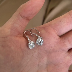 Pendientes Colgantes de Plata S925 con Baño de Rodio en Oro Champagne, Diseño Clásico Dylam, con Piedra Moissanita D VVS1 - Product Image 5