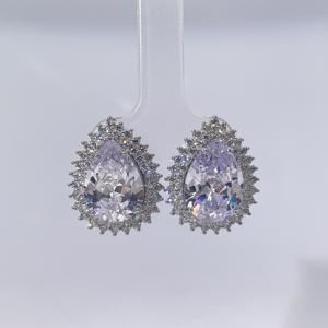 Pendientes de Botón de Lujo Clásicos Geométricos con Circonita Cúbica Blanca en Forma de Pera, Chapados en Oro y Latón, de Tianyu Gems, para Mujer - Product Image 3