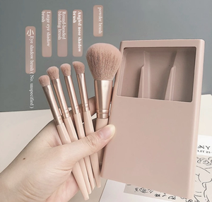 Juego de 5 Brochas de Maquillaje Facial con Espejo, Pelo Sintético Suave, para Polvo Suelto, Rubor y Sombra de Ojos, Brocha Cosmética Portátil de Viaje - Product Image 5