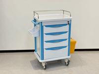 Chariot à médicaments modulaire en plastique 620*480*920mm avec système de verrouillage centralisé, roues silencieuses de 100mm et tiroirs à cloisons pour hôpital