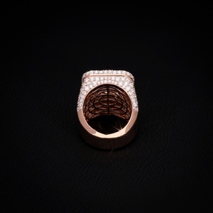 Bague en Moissanite Homme Style Hip Hop Trap House Iced Out en Argent 925, Testée au Détecteur de Diamant, Bijoux de Luxe Personnalisés - Product Image 3