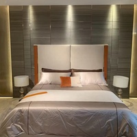 Lit Queen Size Moderne de Luxe Italien en Bois Massif et Tissu, Design Personnalisable, Taille et Couleur au Choix, Mobilier de Chambre à Coucher de Luxe Léger