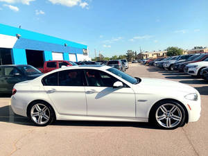 BMW Serie 5 550i 2016, Sedán 4 Puertas, Asientos de Cuero, Faros LED, Pantalla Táctil, Volante a la Izquierda, Techo Solar, Motor 4L Gasolina - Product Image 2