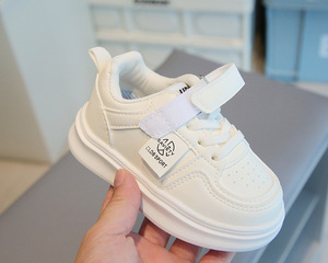 รองเท้าผ้าใบสีขาวสำหรับเด็กอนุบาล อายุ 1-3-6 ปี พื้นนุ่ม ใส่สบาย เหมาะสำหรับเด็กชายและเด็กหญิง - Product Image 6