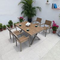 Ensemble de table à manger d'extérieur moderne 4 places en bois et plastique, mobilier de patio avec métal pour restaurant, patio ou jardin