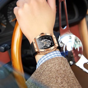 Drioshipping Montre à quartz pour hommes Offre Spéciale Casual Waterproof Alloy Creative Silicone Band 43mm Hollow Character New Fashionable - Product Image 5