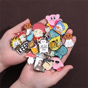 Fabricação anime cartoon lapela crachá atacado granel logotipo personalizado macio esmalte pin