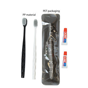 Kit dentaire d'hôtel personnalisé avec logo en gros : <span class=keywords><strong>Brosse</strong></span> <span class=keywords><strong>à</strong></span> dents en PP avec <span class=keywords><strong>dentifrice</strong></span> AME 3g dans une <span class=keywords><strong>pochette</strong></span> transparente en PET – Articles de toilette pour invités - Product Image 1