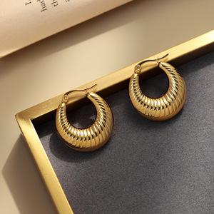 BINSHUO vente en gros personnalisé C boucle d'oreille en acier inoxydable bijoux plaqué or 18 carats amour croix grosse Huggie boucles d'oreilles pour les femmes - Product Image 4