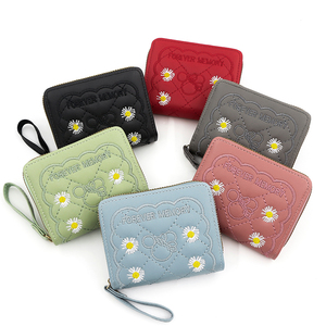 محفظة نسائية قصيرة أنيقة مطرزة بالزهور ، محفظة نسائية قصيرة بسعة كبيرة لتغيير السحاب - Product Image 2