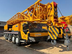 Grue sur chenilles d'occasion XCM-G QY25KC, capacité de levage 25 tonnes, moteur et pompe, utilisation sur toutes surfaces routières, engin lourd mobile - Product Image 3
