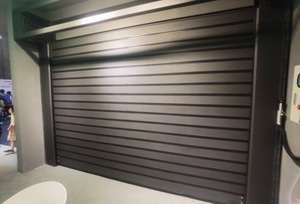 Portes sectionnelles industrielles de taille personnalisée Construction en acier et aluminium à fermeture rapide Prix direct usine Porte pliante grande vitesse - Product Image 3