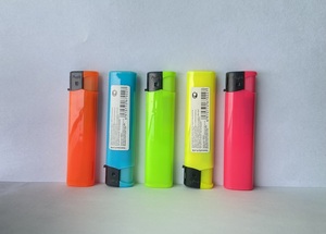 Briquet électro rechargeable résistant aux enfants en gros d'usine pour <span class=keywords><strong>cigarette</strong></span> en plastique avec des couleurs fantaisie - Product Image 5