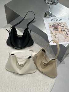 Sac fourre-tout en cuir surdimensionné et souple, style britannique, en cuir de buffle texturé avec doublure en daim, fabrication artisanale française, B2B OEM ODM - Product Image 6
