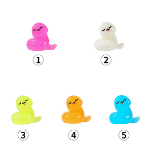Lindas figuras de serpiente pequeñas que brillan en la oscuridad, accesorios decorativos de resina plástica para decoración de habitación de niños de 7 a 12 años, Unisex - Product Image 5