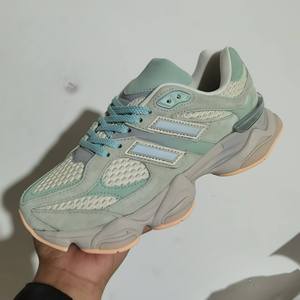 Chaussures de sport de luxe de haute qualité pour l'extérieur 9060, marque de luxe, semelles souples, respirantes, rétro, pour hommes et femmes, été - Product Image 1