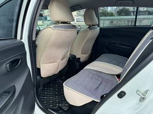 Toyota <span class=keywords><strong>Yaris</strong></span> L 1.5L 5 places d'occasion 2019, berline à hayon, économique en carburant, faible kilométrage, fiable, idéale pour les trajets quotidiens en ville - Product Image 5