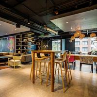 Ensemble de meubles de chambre d'hôtel modernes en bois pour hôtels et appartements – Design durable et écologique