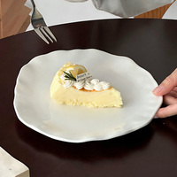 Assiettes en céramique blanche de forme irrégulière, assiettes à dîner esthétiques, plat plat pour dessert, pour mariage